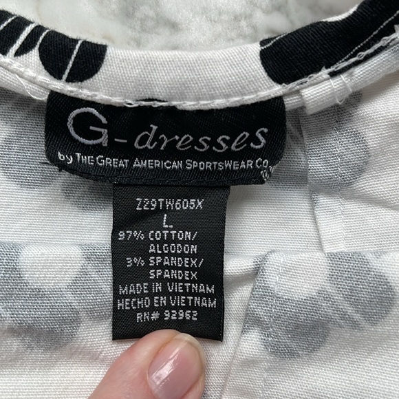G- dress brand white with black flowers skirt - Picture 3 of 4